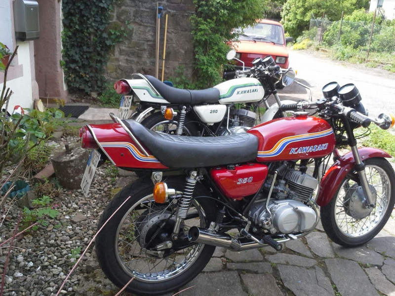 IMG-20150516-WA0003(1).jpg (306.84 KiB) 39283 mal betrachtet vorne die S2 mit 3-1 Anlage, hinten die S1