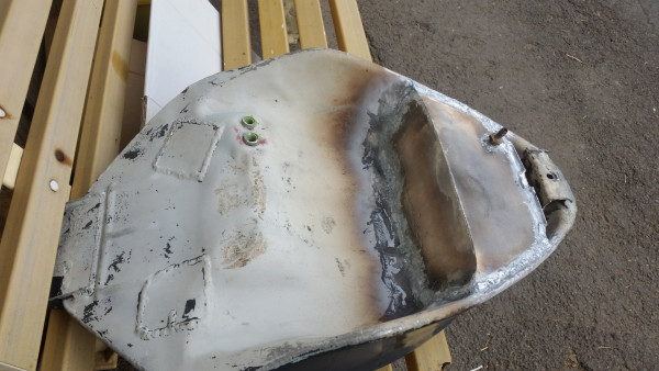20200418_124614.jpg (365.1 KiB) 49239 mal betrachtet Tank hinten mit extra "Vorrat" zur rückwärtigen Abdichtung der kleinen Airbox